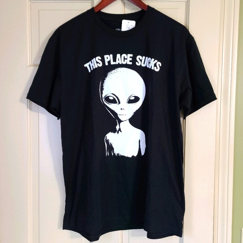 T-shirt NWT black w/ alien design